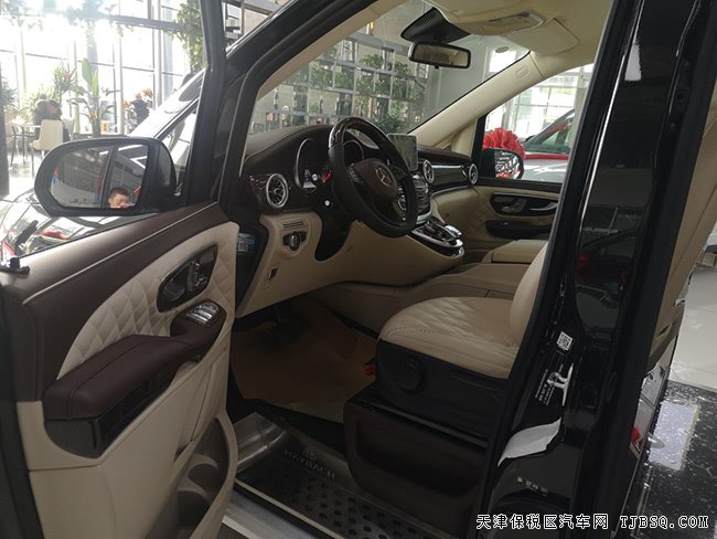 2019款奔馳V250中東版 18輪/全景天窗/航空座椅現(xiàn)車67萬