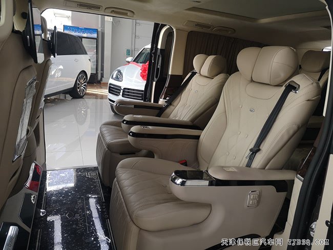 2019款奔馳V250中東版 18輪/全景天窗/航空座椅現(xiàn)車67萬