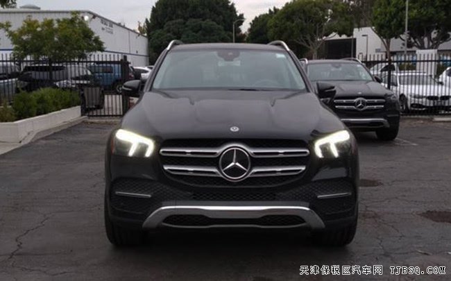 2020款奔馳GLE350美規(guī)版 19輪/全景天窗/環(huán)影現(xiàn)車(chē)68萬(wàn)