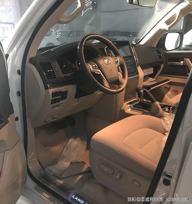 2020款豐田酷路澤5700中東版 18輪/天窗/遙啟現(xiàn)車99萬(wàn)