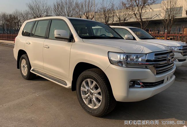 2020款豐田酷路澤4000中東版 18輪/7座/天窗現(xiàn)車63.6萬