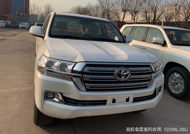 2020款豐田酷路澤4000中東版 18輪/7座/天窗現(xiàn)車63.6萬
