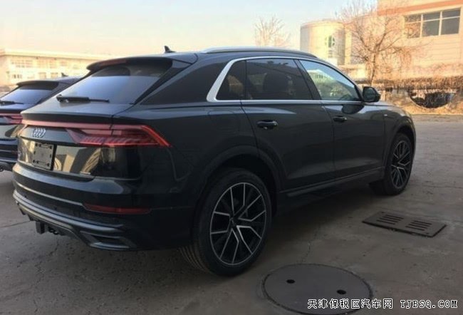 平行進口19款奧迪Q8加規(guī)版 環(huán)影/22輪/S-line包現(xiàn)車77萬