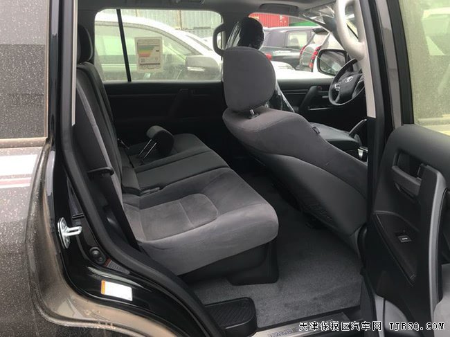 2019款豐田酷路澤4.5T中東版 8氣囊/18輪/天窗現(xiàn)車103萬