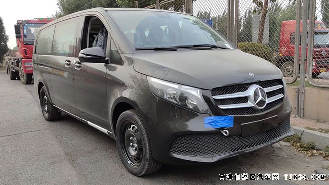 2020款奔馳V250中東版 17輪/實(shí)心標(biāo)志/前包圍現(xiàn)車43.5萬(wàn)