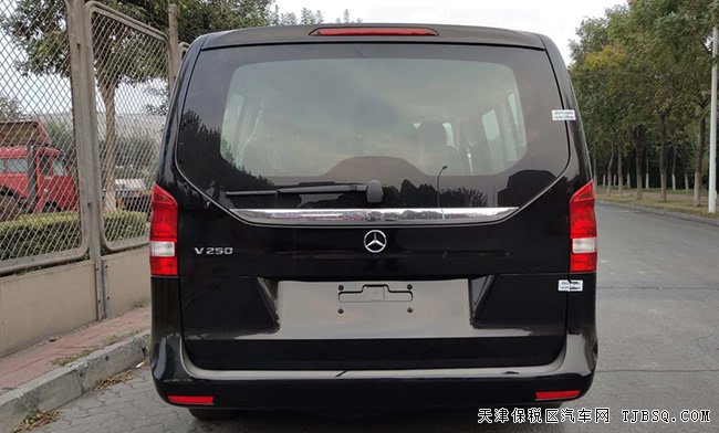 2020款奔馳V250中東版 17輪/實(shí)心標(biāo)志/前包圍現(xiàn)車43.5萬(wàn)