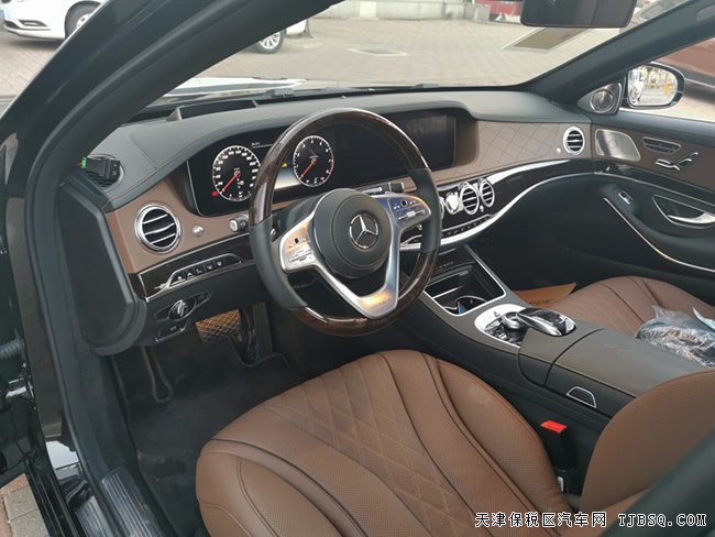 2019款奔馳邁巴赫S560加規(guī)版 4座/小桌板/夜視現(xiàn)車249萬(wàn)