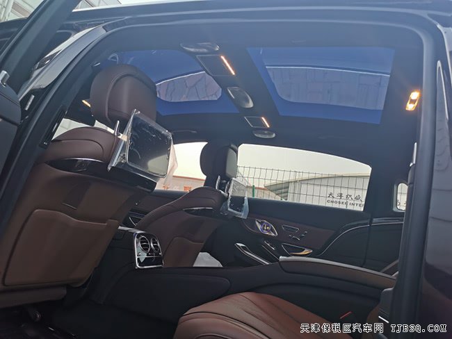 2019款奔馳邁巴赫S560加規(guī)版 4座/小桌板/夜視現(xiàn)車249萬(wàn)