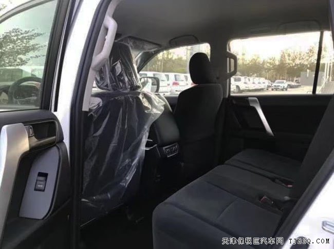2019款豐田霸道2700中東版 17輪/后掛/冰箱現(xiàn)車41.5萬(wàn)