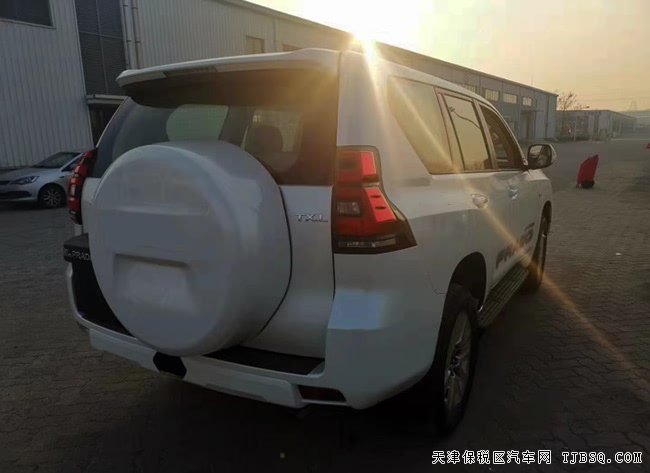 2020款豐田普拉多4000中東版 7座/18輪/后掛現(xiàn)車54.8萬