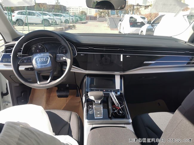 平行進(jìn)口19款?yuàn)W迪Q8中東版 19輪/全景天窗現(xiàn)車(chē)67萬(wàn)優(yōu)選
