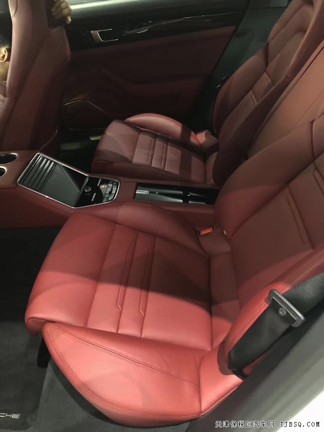 2019款保時(shí)捷Panamera4S加規(guī)版 經(jīng)典轎跑極致熱賣