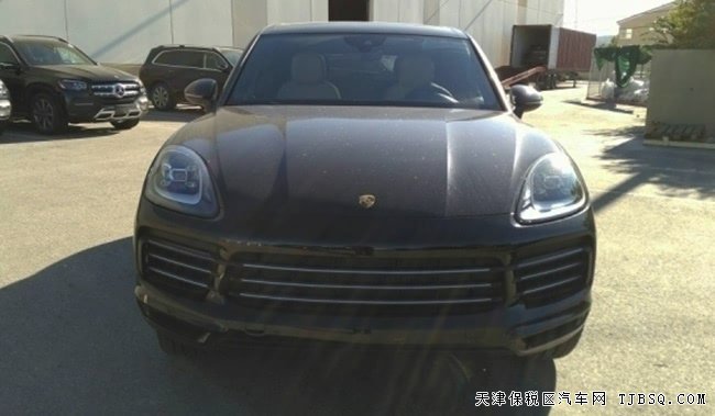 2019款保時(shí)捷卡宴3.0T加規(guī)版 保稅區(qū)現(xiàn)車樂享折扣