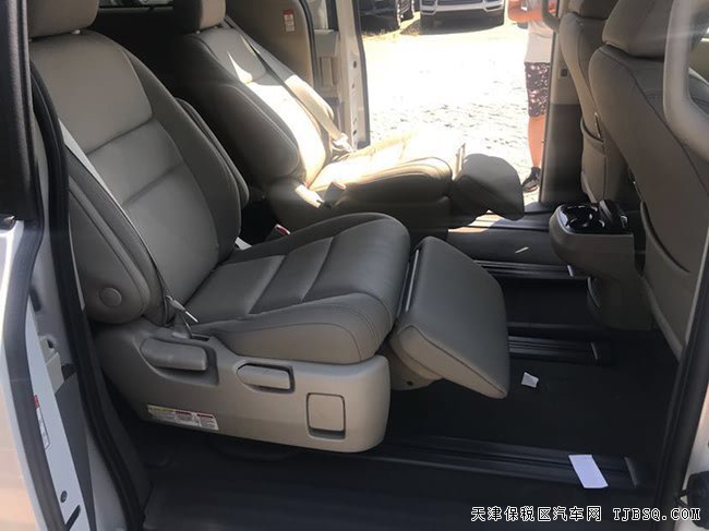 2020款豐田塞納兩驅(qū)XLE版 18輪/七座真皮/天窗現(xiàn)車45萬