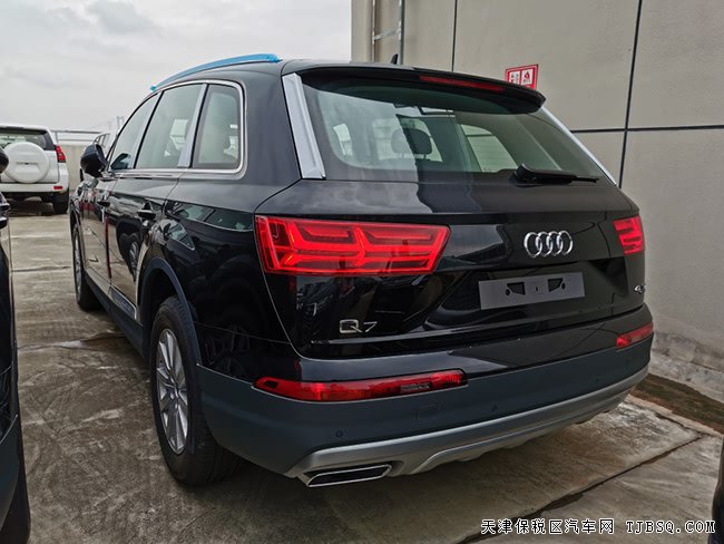 平行進口車19款奧迪Q7歐規(guī)版 18輪/全景天窗現(xiàn)車54萬購
