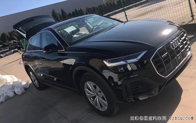 2019款?yuàn)W迪Q8中東版 19輪/真皮座椅/全景天窗現(xiàn)車74萬