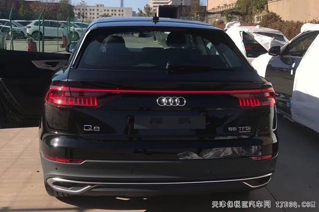 2019款?yuàn)W迪Q8中東版 19輪/真皮座椅/全景天窗現(xiàn)車74萬