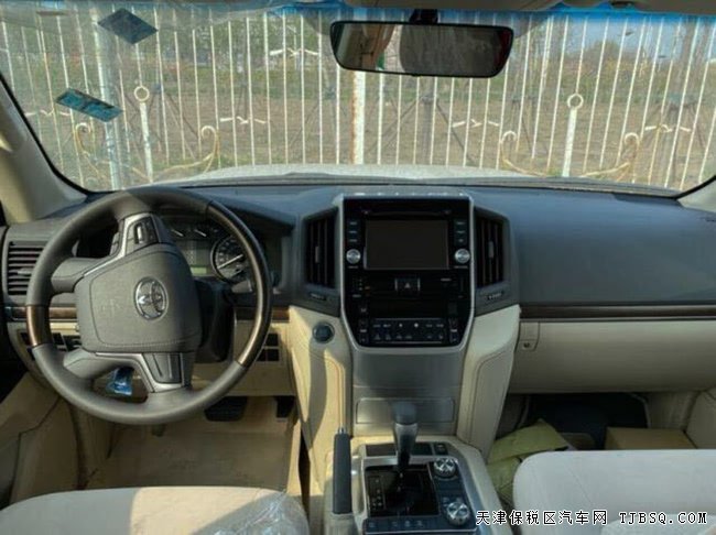 2020款豐田酷路澤4000中東版 18輪/七座/天窗現(xiàn)車68萬