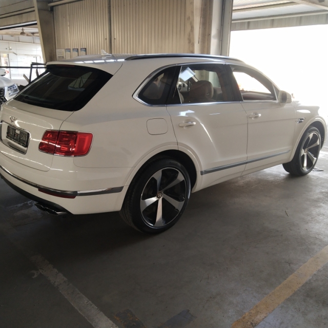 天津港添越 20款 4.0T 五座 歐版-現(xiàn)車/國六 僅售279萬