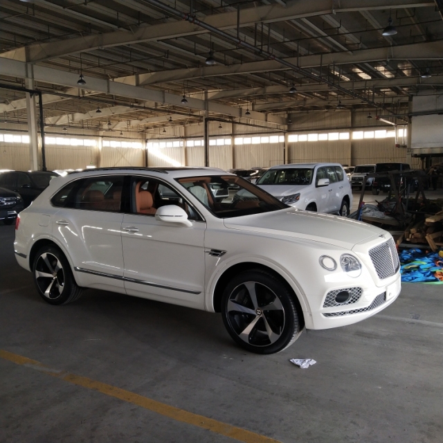 天津港添越 20款 4.0T 五座 歐版-現(xiàn)車/國六 僅售279萬