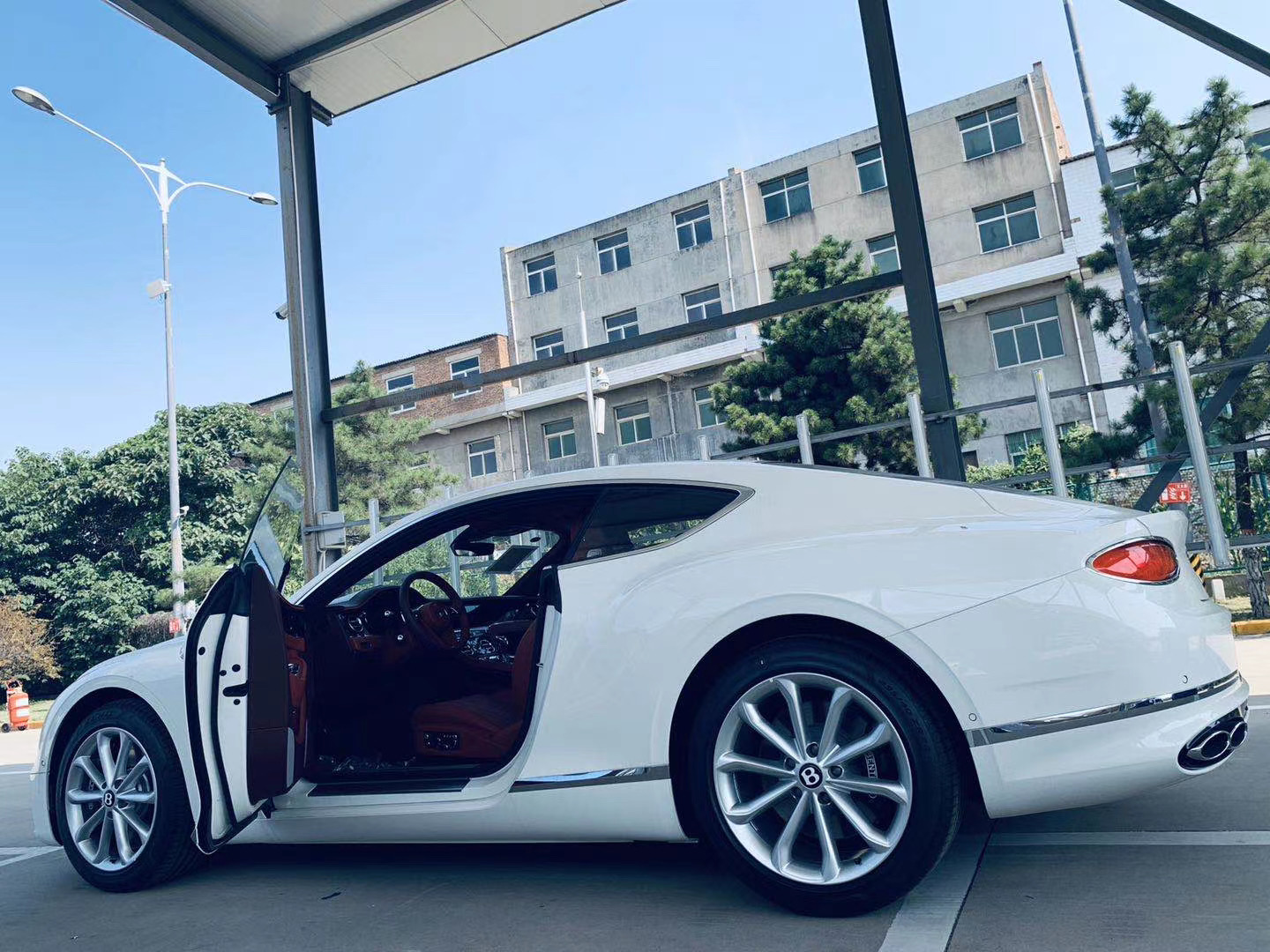 天津港20款歐規(guī)賓利4.0 V8歐陸GT 3C手續(xù)/國五 僅售318萬