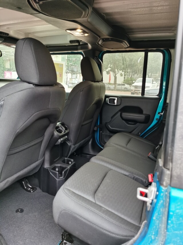 20款JEEP牧馬人SPORT S版 港口現(xiàn)車充足顏色齊全39萬起