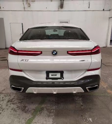 港口現(xiàn)車國(guó)六預(yù)售中 20款寶馬X6M運(yùn)動(dòng)版特惠79.5萬(wàn)