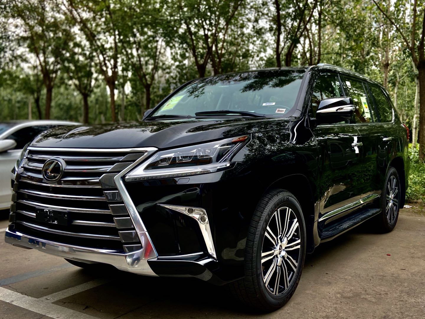 2020款雷克薩斯LX570中東鉑金版 170萬起售
