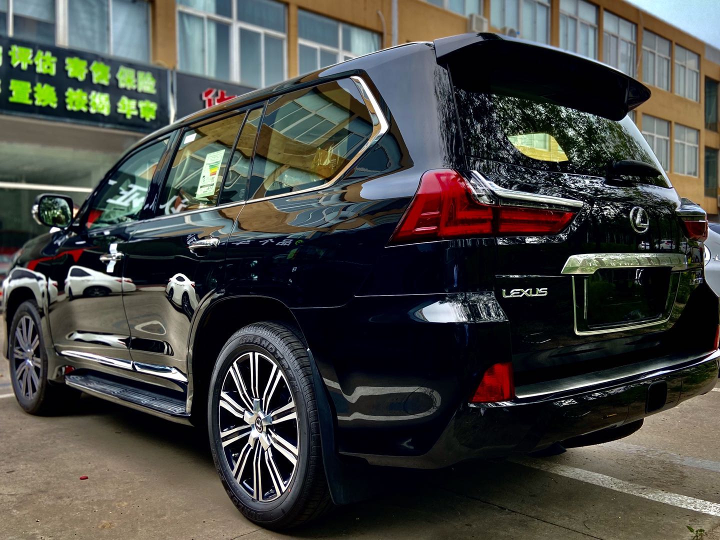 2020款雷克薩斯LX570中東鉑金版 170萬起售