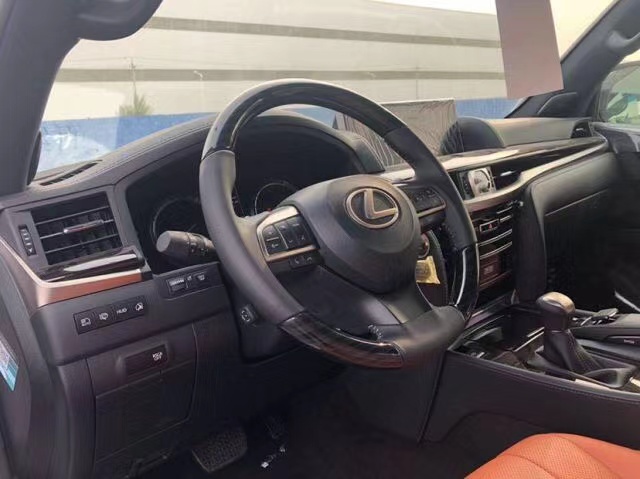 2020款雷克薩斯LX570 中東版頂配港口限時(shí)特價(jià)172萬