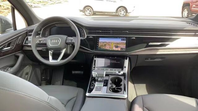 20款?yuàn)W迪Q7舒適版3.0T 港口現(xiàn)車(chē)國(guó)六預(yù)售鉅惠僅售68.5萬(wàn)