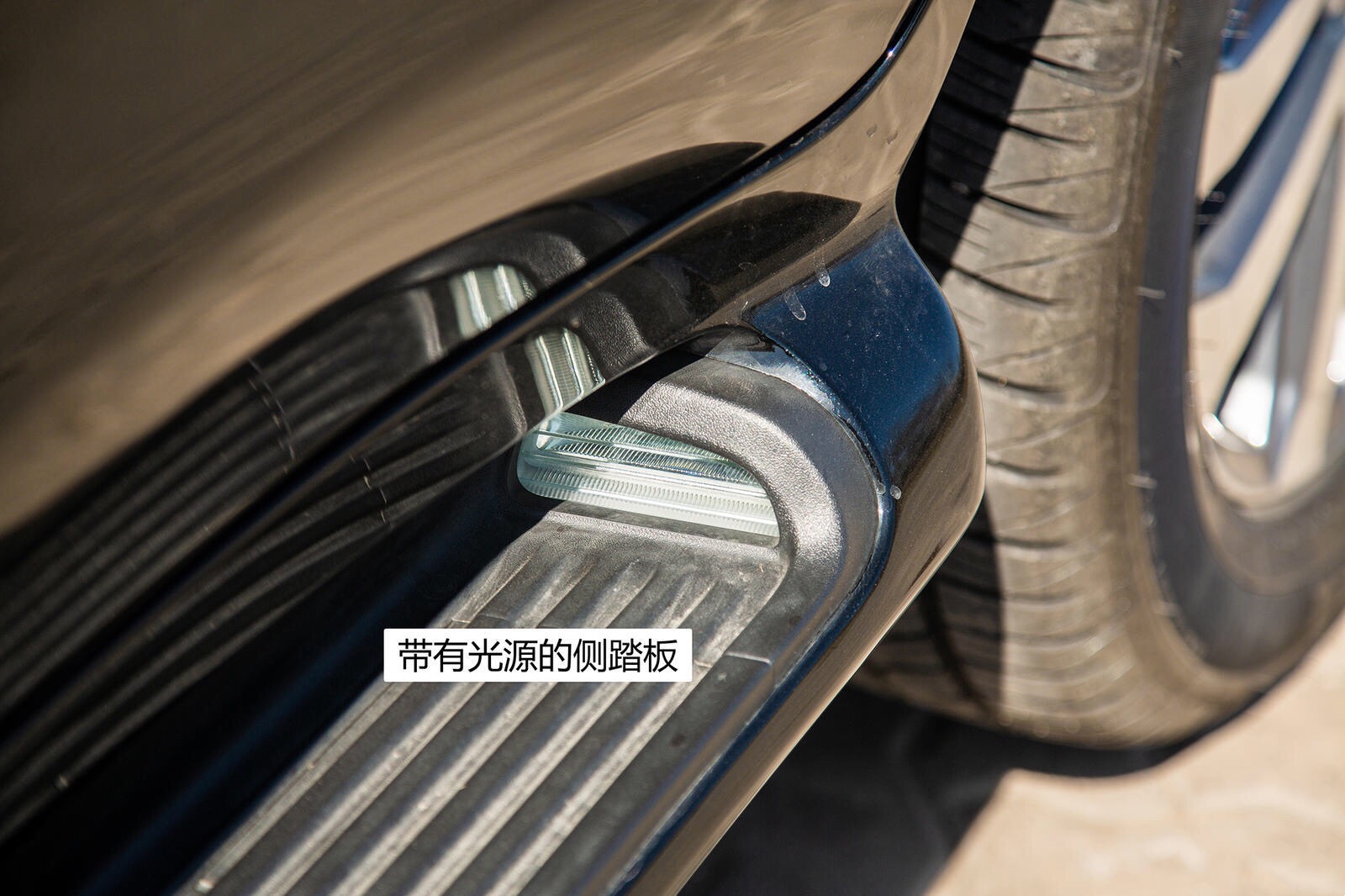 售價(jià)123萬元的2020款豐田蘭德酷路澤 5.7L自動(dòng)VXS車型 現(xiàn)已正式上