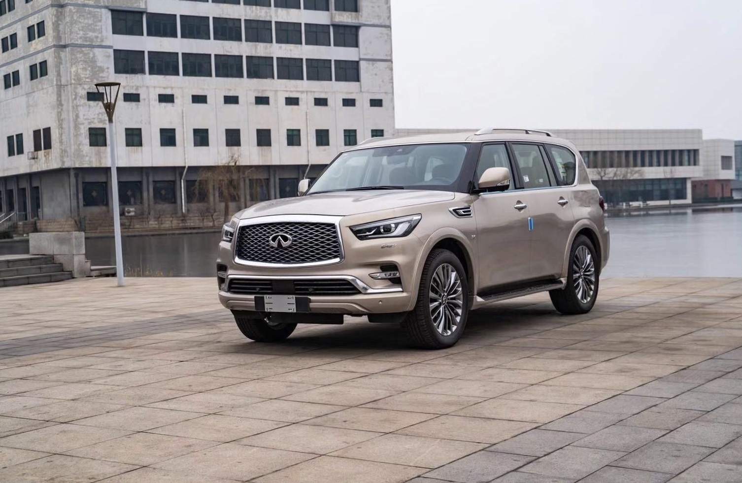 陸地大鯊魚-2020款英菲尼迪QX80