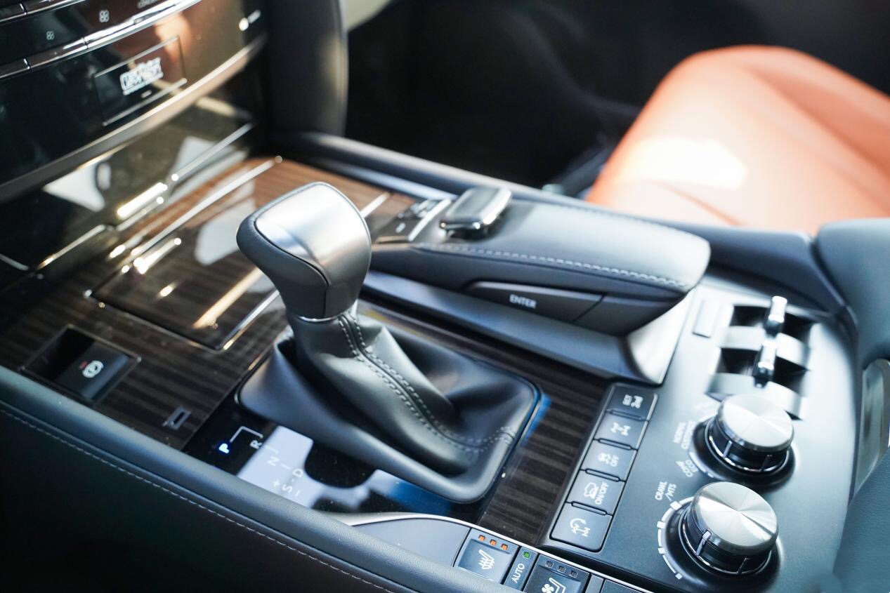 20款雷克薩斯LX570加版5.7L V8自然吸氣發(fā)動機港口國六預售175萬