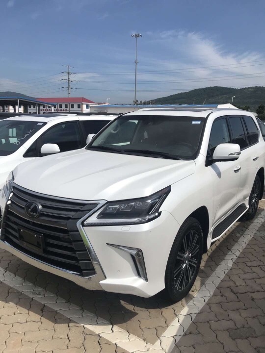 21款雷克薩斯LX570加版頂配 港口國(guó)六預(yù)售中特價(jià)175萬(wàn)