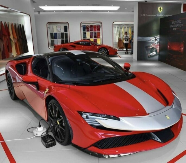 法拉利SF90 Stradale 20款 3.9T 標(biāo)準(zhǔn) 僅售600萬(wàn)期貨
