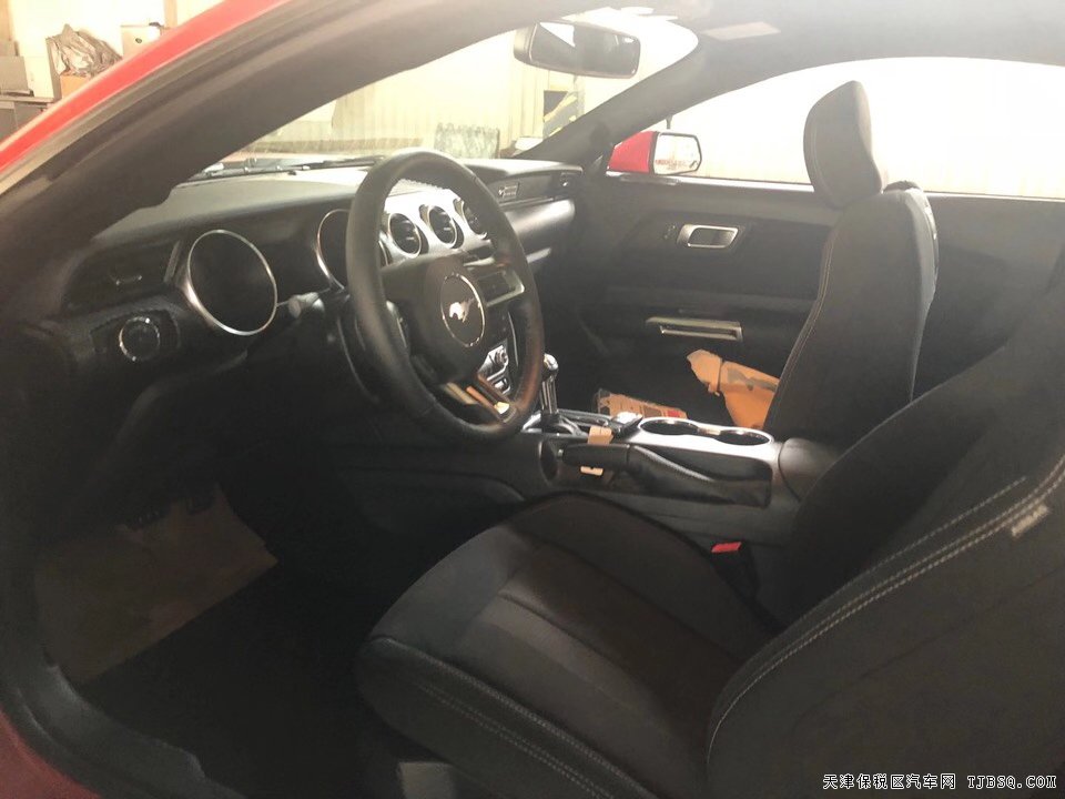 20款福特野馬2.3T加版標(biāo)配 港口現(xiàn)車鉅惠特價(jià)31.8萬(wàn)