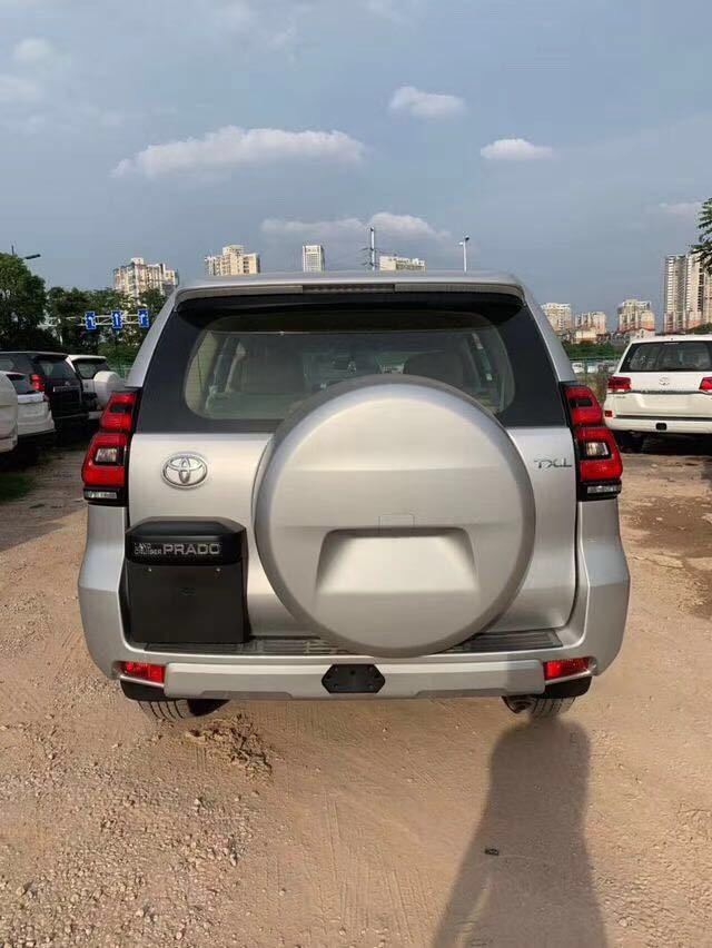 20款霸道4000TXL后掛備胎版 港口現(xiàn)車特價(jià)一臺(tái)59萬(wàn)