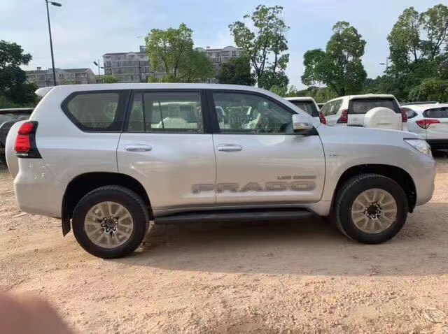 20款霸道4000TXL后掛備胎版 港口現(xiàn)車特價(jià)一臺(tái)59萬(wàn)