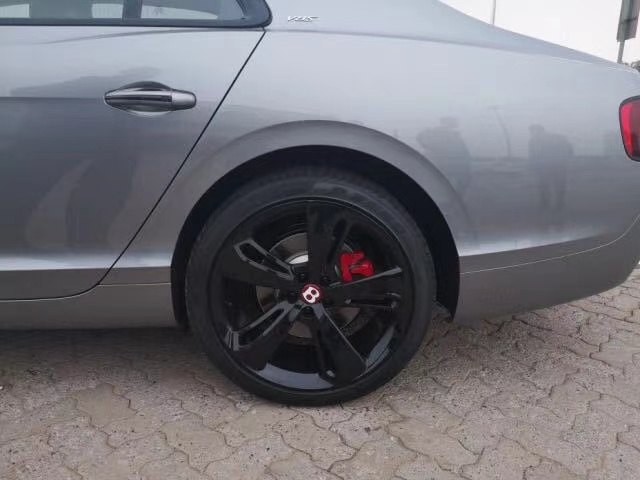 18款賓利飛馳V8S 港口現(xiàn)車特價僅售246萬