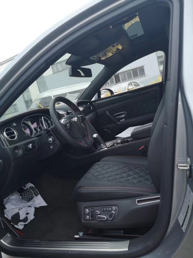 18款賓利飛馳V8S 港口現(xiàn)車特價僅售246萬
