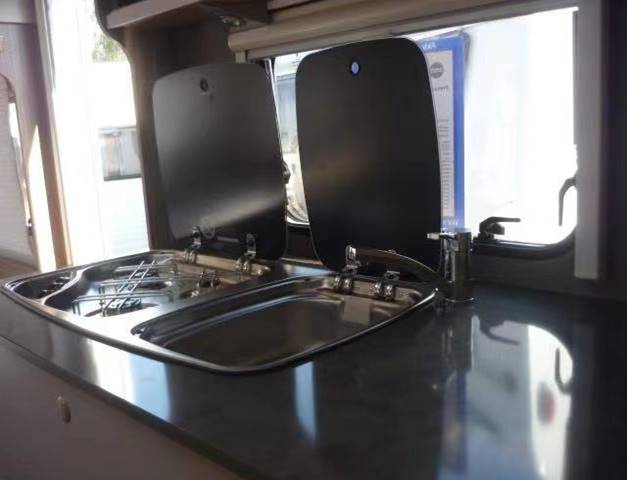賓士頓Premio530無動力房車僅售39萬6