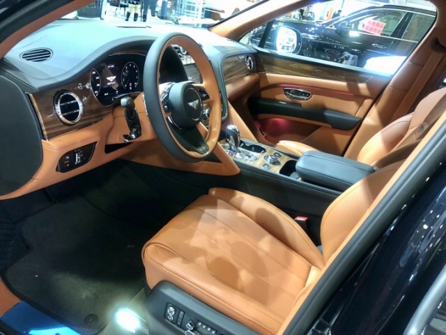 國六21款賓利添越4.0T 港口現(xiàn)車直售全國特惠330萬