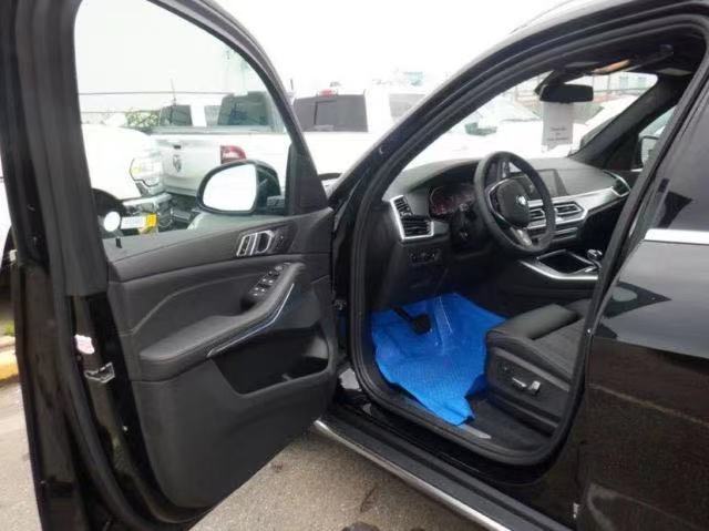 20款寶馬X5加版標(biāo)配  港口現(xiàn)車國六預(yù)售特惠僅售68.5萬