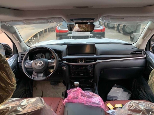 20款雷克薩斯LX570加版頂配 港口國(guó)六現(xiàn)車特價(jià)一臺(tái)213萬(wàn)
