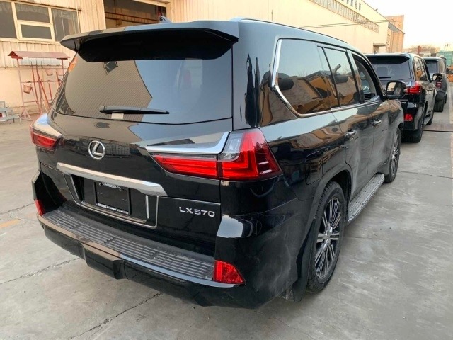 20款雷克薩斯LX570加版頂配 港口國(guó)六現(xiàn)車特價(jià)一臺(tái)213萬(wàn)