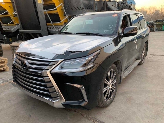 20款雷克薩斯LX570加版頂配 港口國(guó)六現(xiàn)車特價(jià)一臺(tái)213萬(wàn)