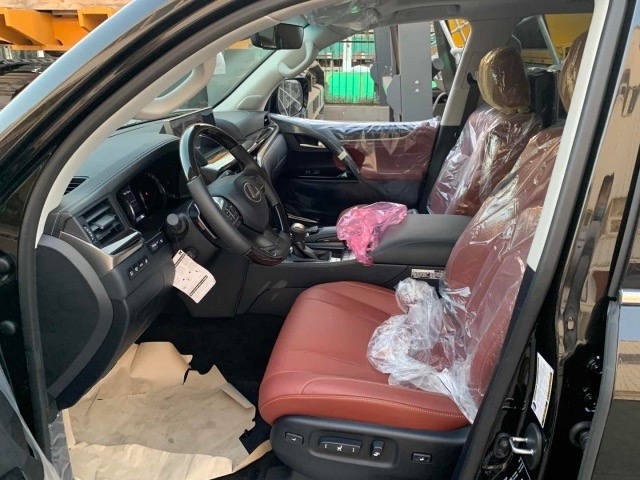 20款雷克薩斯LX570加版頂配 港口國(guó)六現(xiàn)車特價(jià)一臺(tái)213萬(wàn)