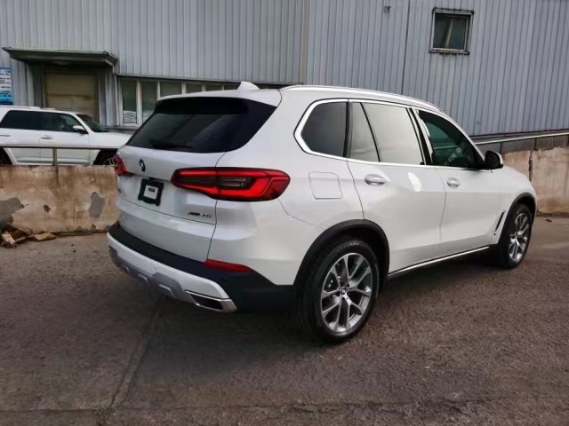 20款寶馬X5加版3.0T標配 港口現(xiàn)車國六預售近期交車73萬