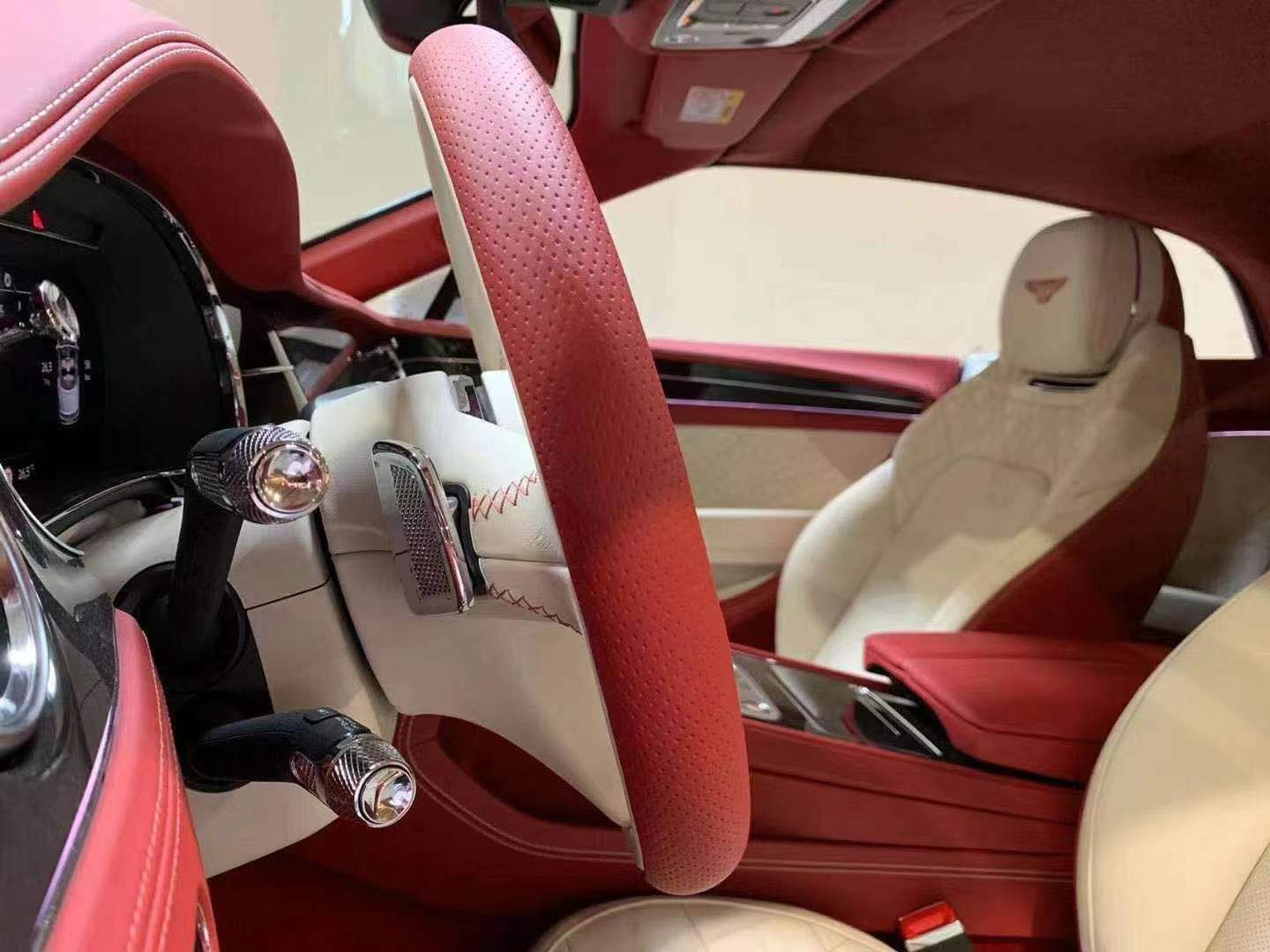 新款賓利歐陸GTC敞篷版 現(xiàn)車直售全國國六排放特惠價優(yōu)